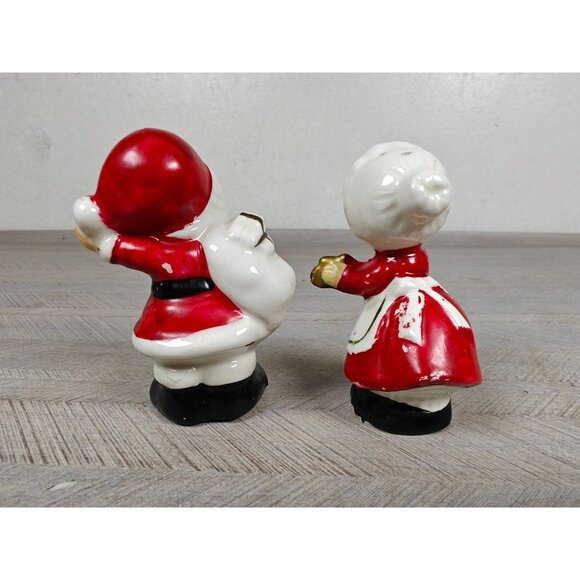 Vintage Sonsco Japan Santa & Mrs. Claus Ceramic Salt & Pepper Shakers - Picture 5 of 10